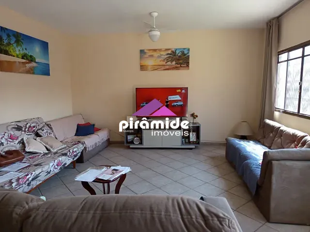 Casa com 303m² 3 quartos e 1 banheiro, à venda, no bairro Indaiá em Caraguatatuba