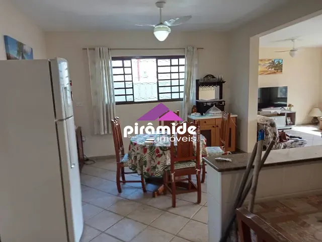 Casa com 303m² 3 quartos e 1 banheiro, à venda, no bairro Indaiá em Caraguatatuba