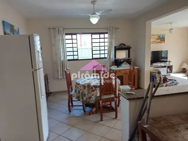 Casa com 303m² 3 quartos e 1 banheiro, à venda, no bairro Indaiá em Caraguatatuba