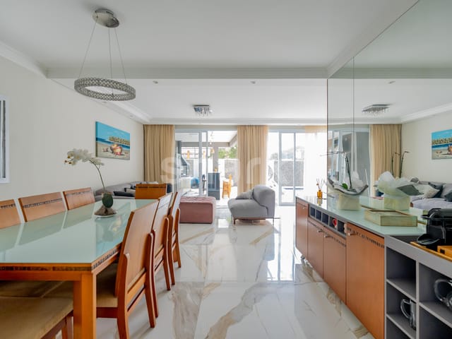 Casa com 350m² 4 quartos e 6 banheiros, à venda, no bairro Alphaville em Santana de Parnaíba