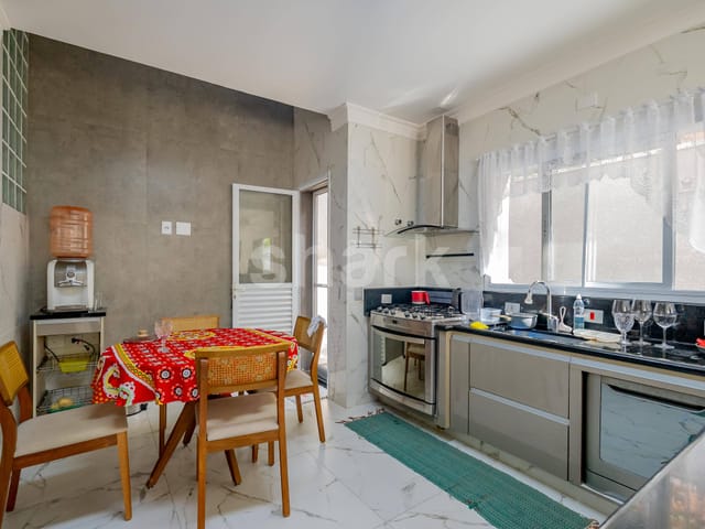 Casa com 350m² 4 quartos e 6 banheiros, à venda, no bairro Alphaville em Santana de Parnaíba