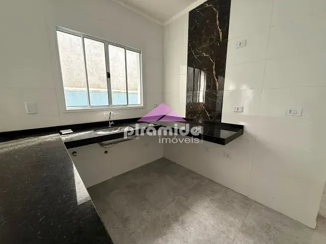 Casa com 125m² 2 quartos e 1 banheiro, à venda, no bairro Golfinho em Caraguatatuba