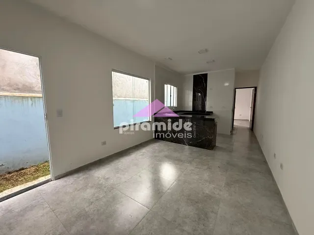 Casa com 125m² 2 quartos e 1 banheiro, à venda, no bairro Golfinho em Caraguatatuba