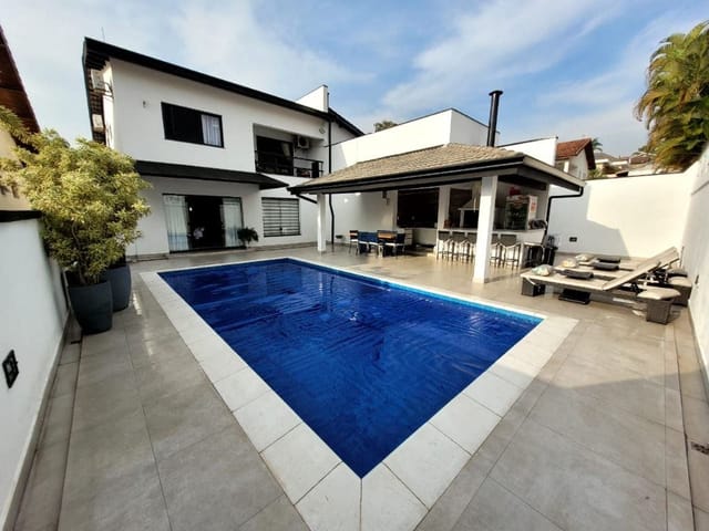Casa com 450m² 4 quartos e 6 banheiros, à venda, no bairro Alphaville em Santana de Parnaíba
