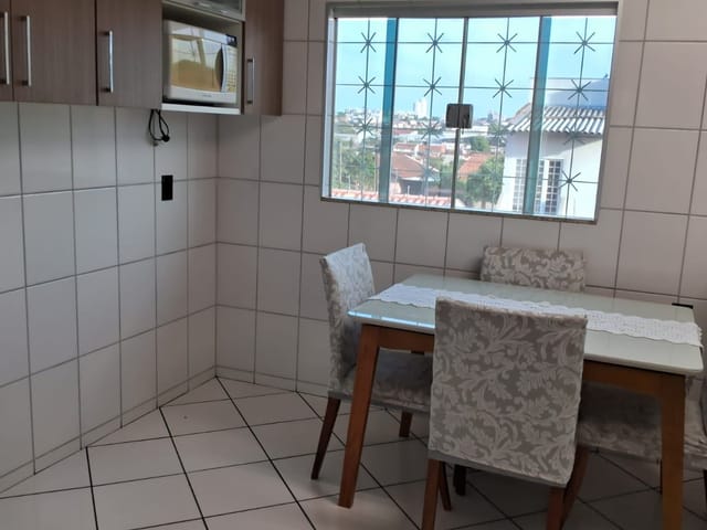Casa 3 quartos e 1 banheiro, à venda, no bairro Pacaembu em Londrina