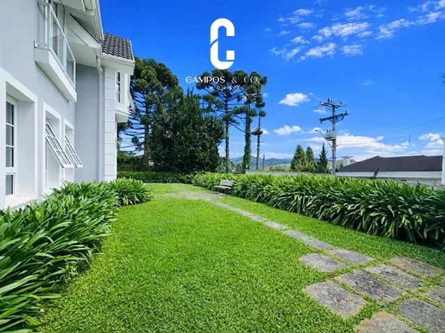 Casa com 849m² 4 quartos e 4 banheiros, à venda, no bairro Vila Capivari em Campos do Jordão