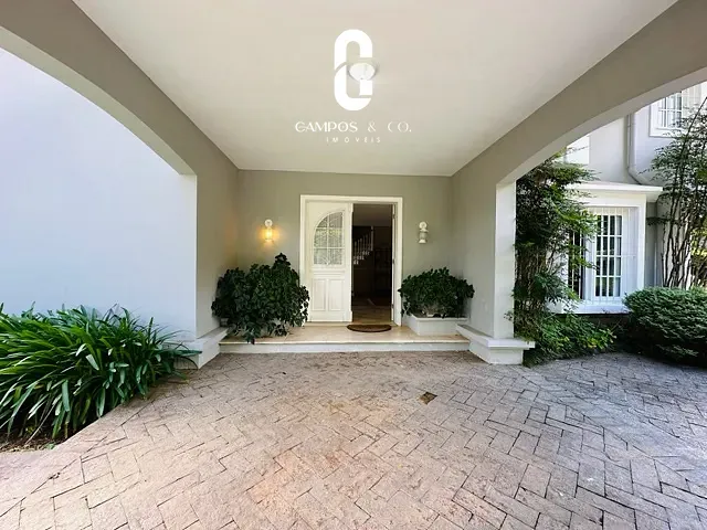 Casa com 849m² 4 quartos e 4 banheiros, à venda, no bairro Vila Capivari em Campos do Jordão