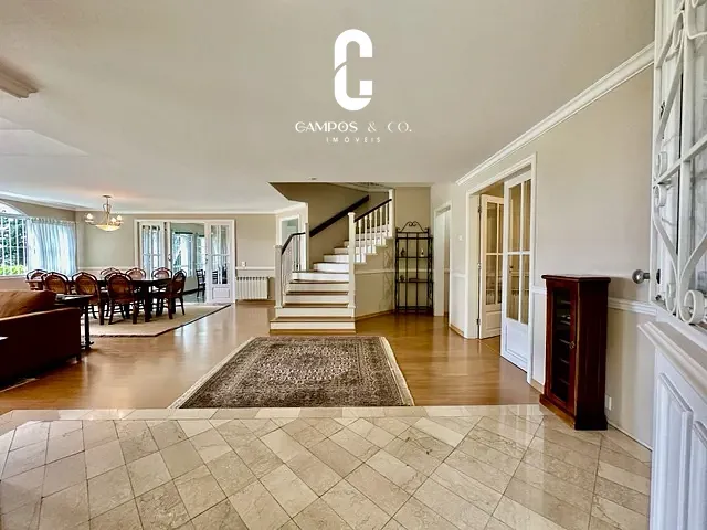 Casa com 849m² 4 quartos e 4 banheiros, à venda, no bairro Vila Capivari em Campos do Jordão