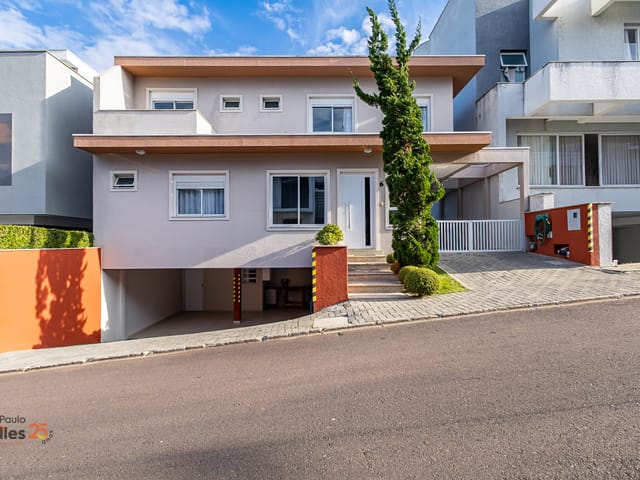 Casa 4 quartos e 9 banheiros, para alugar, no bairro Campo Comprido em Curitiba