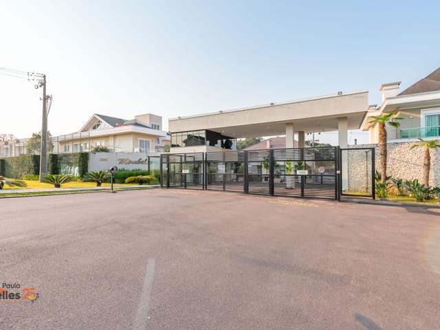 Casa 4 quartos e 9 banheiros, para alugar, no bairro Campo Comprido em Curitiba