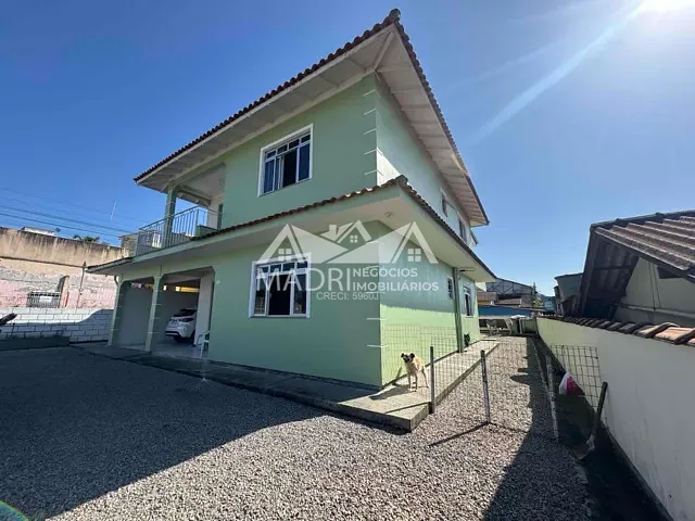 Casa com 3m² 5 quartos e 3 banheiros, à venda, no bairro São Sebastião em Palhoça