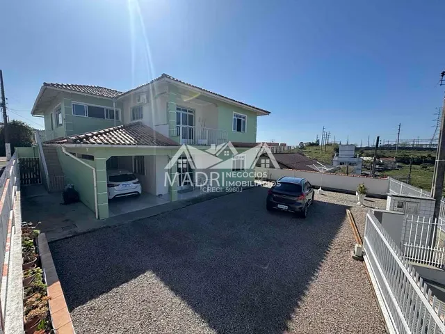 Casa com 3m² 5 quartos e 3 banheiros, à venda, no bairro São Sebastião em Palhoça