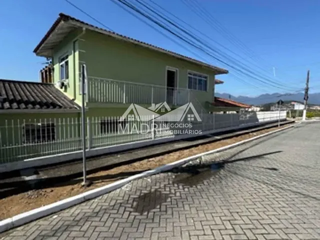 Casa com 3m² 5 quartos e 3 banheiros, à venda, no bairro São Sebastião em Palhoça