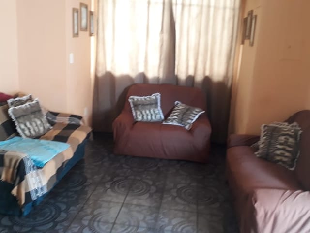 Casa com 340m², à venda, no bairro Centro em Aparecida