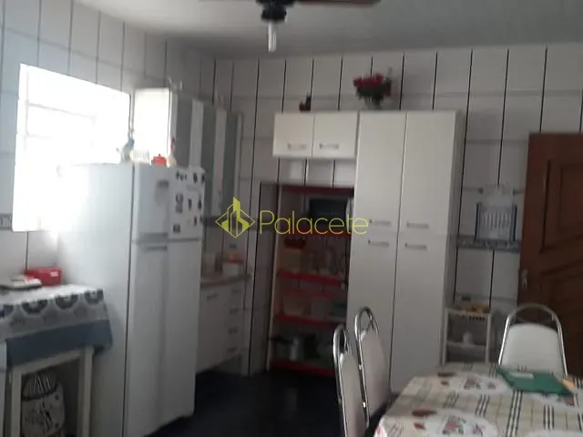 Casa com 340m², à venda, no bairro Centro em Aparecida