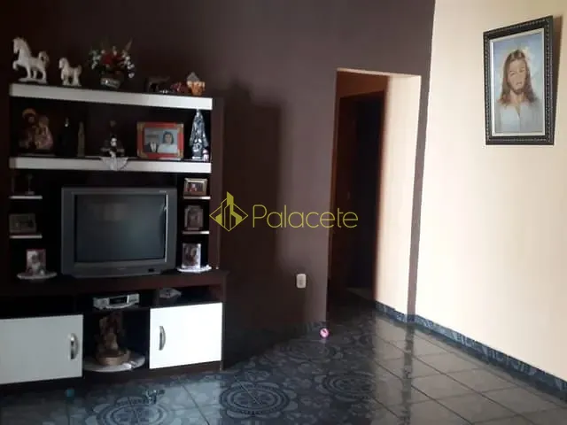 Casa com 340m², à venda, no bairro Centro em Aparecida