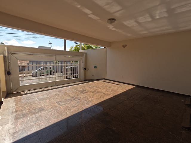 Casa com 633m² 4 quartos e 4 banheiros, para alugar, no bairro Jardim Leonor em São João da Boa Vista