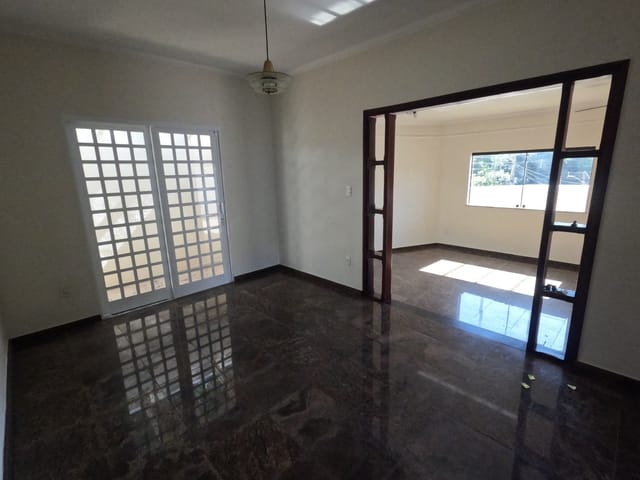 Casa com 633m² 4 quartos e 4 banheiros, para alugar, no bairro Jardim Leonor em São João da Boa Vista