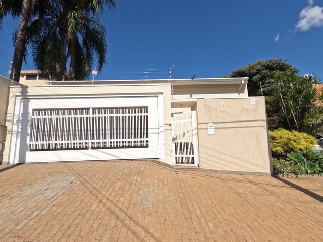 Casa com 633m² 4 quartos e 4 banheiros, para alugar, no bairro Jardim Leonor em São João da Boa Vista