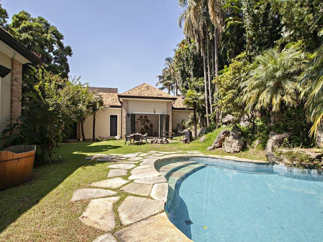 Casa com 1379m² 5 quartos e 7 banheiros, à venda ou para alugar, no bairro Jardim Everest em São Paulo