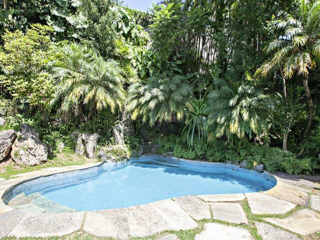 Casa com 1379m² 5 quartos e 7 banheiros, à venda ou para alugar, no bairro Jardim Everest em São Paulo