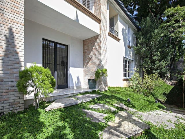 Casa com 1379m² 5 quartos e 7 banheiros, à venda ou para alugar, no bairro Jardim Everest em São Paulo