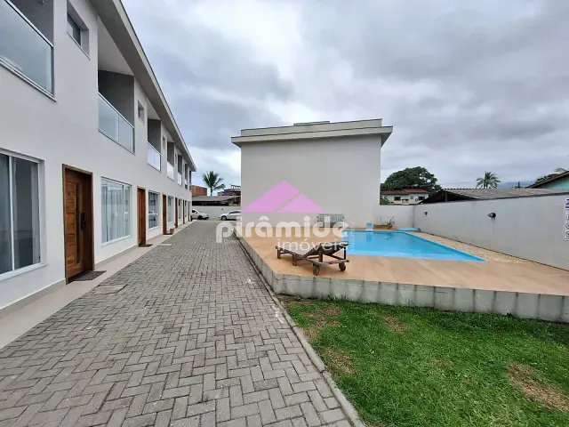 Casa com 72m² 2 quartos e 2 banheiros, à venda, no bairro Massaguaçu em Caraguatatuba