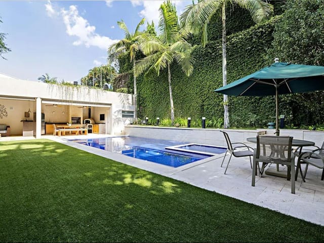 Casa 4 quartos e 6 banheiros, à venda, no bairro Jardim Guedala em São Paulo