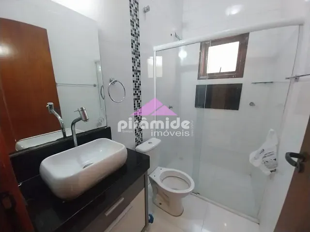 Casa 3 quartos e 2 banheiros, para alugar, no bairro Residencial Santa Paula em Jacareí