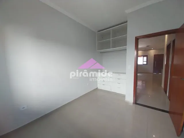 Casa 3 quartos e 2 banheiros, para alugar, no bairro Residencial Santa Paula em Jacareí
