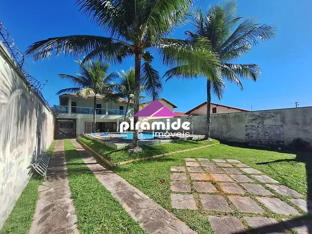 Casa com 500m² 8 quartos e 3 banheiros, à venda ou para alugar, no bairro Porto Novo em Caraguatatuba