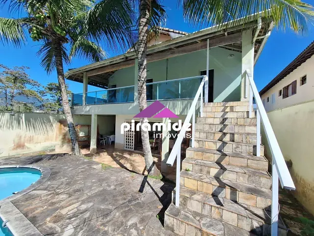 Casa com 500m² 8 quartos e 3 banheiros, à venda ou para alugar, no bairro Porto Novo em Caraguatatuba