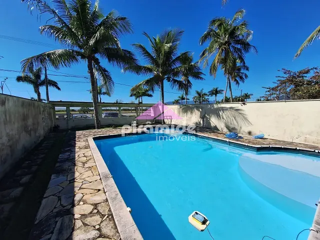 Casa com 500m² 8 quartos e 3 banheiros, à venda ou para alugar, no bairro Porto Novo em Caraguatatuba