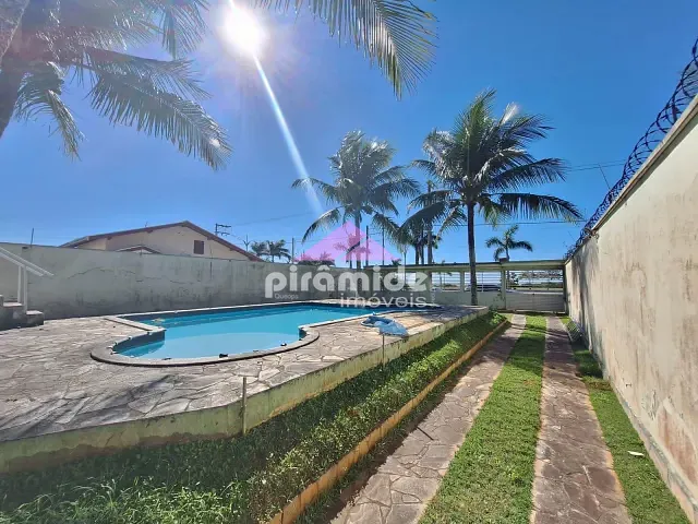 Casa com 500m² 8 quartos e 3 banheiros, à venda ou para alugar, no bairro Porto Novo em Caraguatatuba