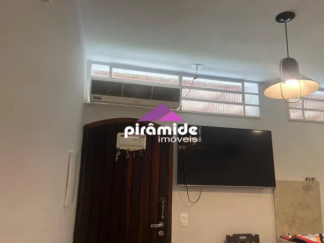 Casa 2 quartos e 1 banheiro, à venda, no bairro Aruan em Caraguatatuba
