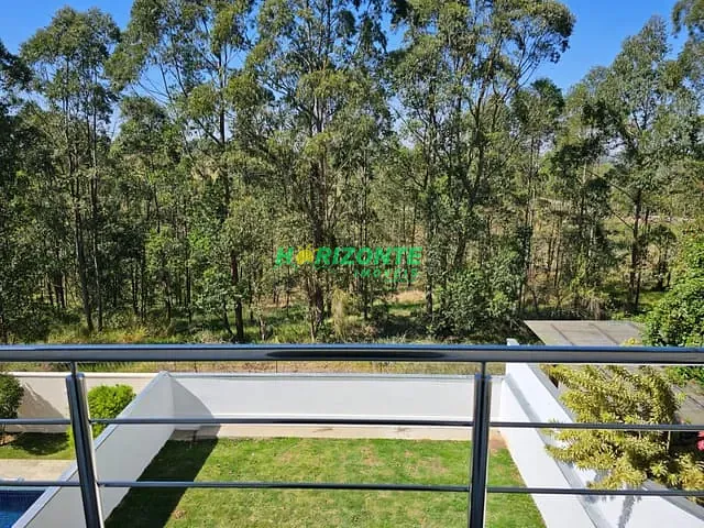 Casa com 300m² 4 quartos e 5 banheiros, para alugar, no bairro Urbanova em São José dos Campos