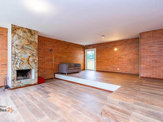 Casa 3 quartos e 2 banheiros, para alugar, no bairro Pilarzinho em Curitiba