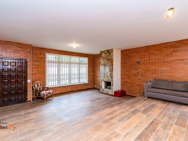 Casa 3 quartos e 2 banheiros, para alugar, no bairro Pilarzinho em Curitiba