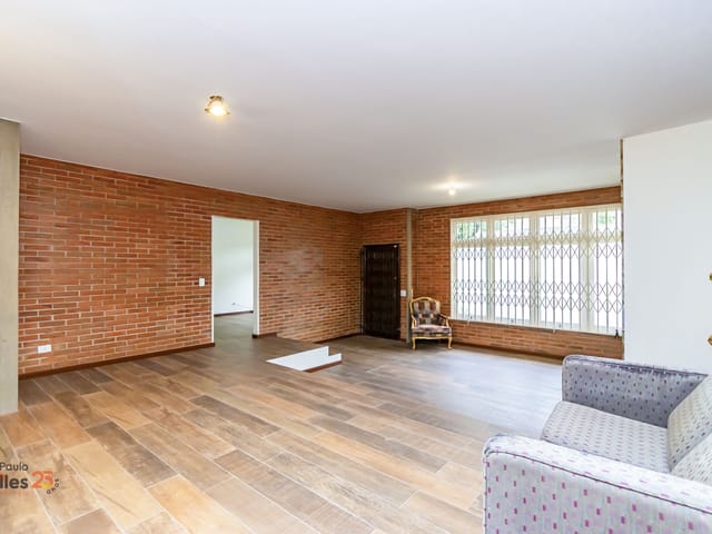 Casa 3 quartos e 2 banheiros, para alugar, no bairro Pilarzinho em Curitiba