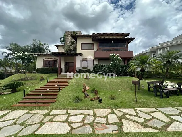 Casa com 1200m² 4 quartos e 5 banheiros, para alugar, no bairro Residencial Alphaville Flamboyant em Goiânia