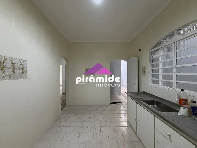 Casa com 219m² 3 quartos e 2 banheiros, à venda, no bairro Jardim Uirá em São José dos Campos