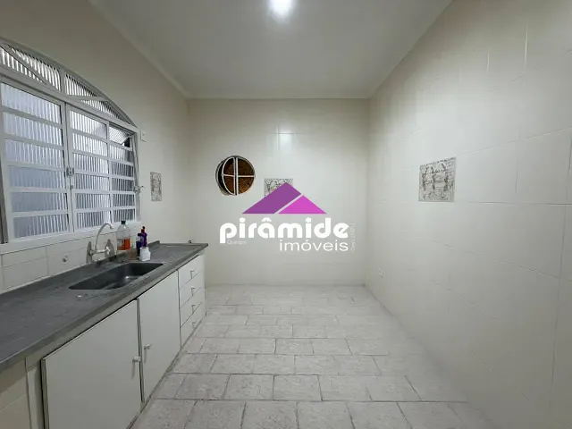 Casa com 219m² 3 quartos e 2 banheiros, à venda, no bairro Jardim Uirá em São José dos Campos