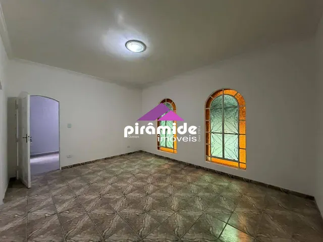 Casa com 219m² 3 quartos e 2 banheiros, à venda, no bairro Jardim Uirá em São José dos Campos