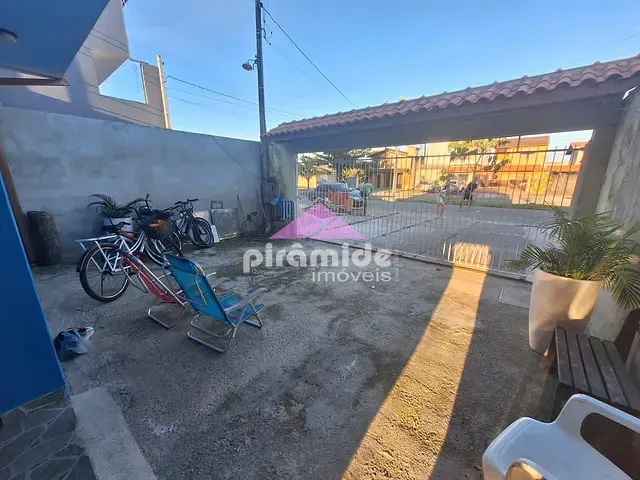Casa com 245m² 6 quartos e 2 banheiros, à venda, no bairro Jardim das Gaivotas em Caraguatatuba