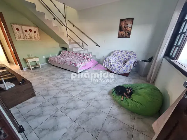 Casa com 245m² 6 quartos e 2 banheiros, à venda, no bairro Jardim das Gaivotas em Caraguatatuba