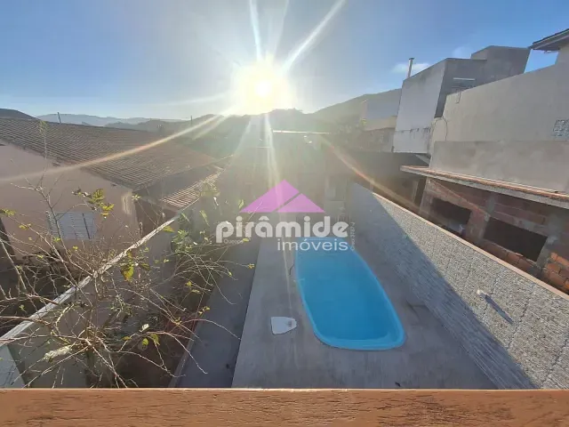 Casa com 245m² 6 quartos e 2 banheiros, à venda, no bairro Jardim das Gaivotas em Caraguatatuba