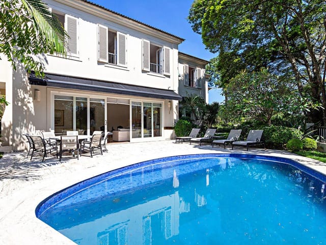 Casa com 870m² 4 quartos e 8 banheiros, à venda, no bairro Jardim Guedala em São Paulo