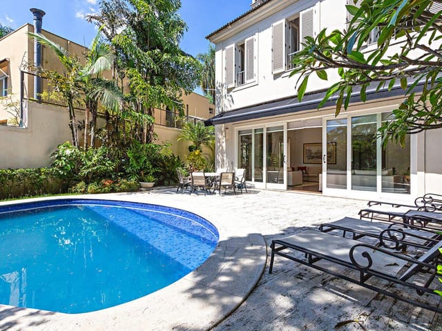 Casa com 870m² 4 quartos e 8 banheiros, à venda, no bairro Jardim Guedala em São Paulo