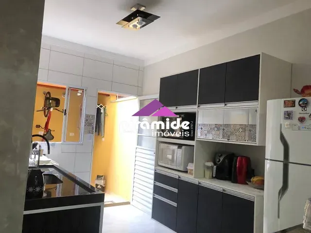 Casa 2 quartos e 4 banheiros, à venda, no bairro Jardim do Sol em Caraguatatuba