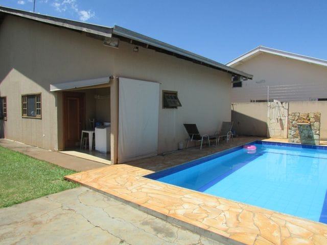 Casa com 442m² 3 quartos e 2 banheiros, à venda, no bairro Jardim Beltrão em Ibiporã